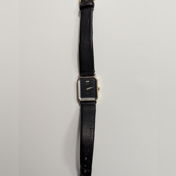 Womens LaSalle gold toned case band still have its original. Working like new - Picture 9 of 9